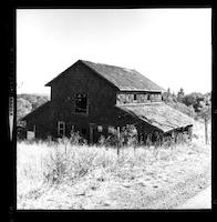 BUI-087d_Hatfield barn bw.jpg